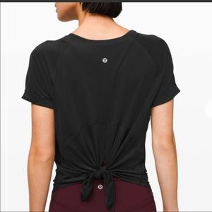 NEVER WORN Lululemon Open Up Tie Back Tee in Black Size 4